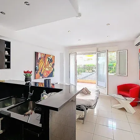 Henri Camille Agency - Bosquets - W Terrace Close Center *